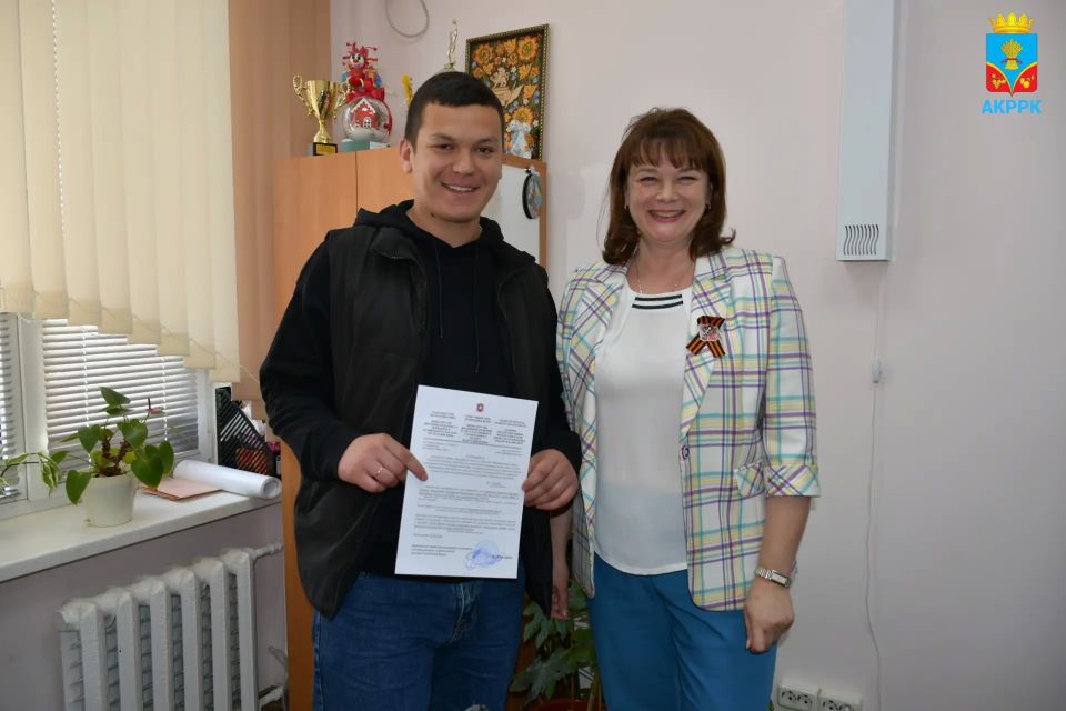 Сергей Затонов, Наталья Подгорная и Никита Ковальчук получили сертификаты на приобретение жилья, которые открывают возможность обрести свой дом в любой точке страны Сергей Затонов, Наталья Подгорная и Никита Ковальчук получили сертификаты на приобретение жилья, которые открывают возможность обрести свой дом в любой точке страны