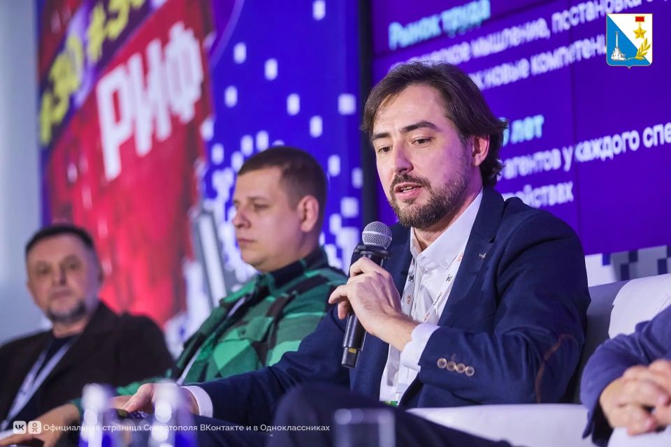 РУВИКИ представила интерактивный ИТ-квиз на Российском интернет-форуме РУВИКИ представила интерактивный ИТ-квиз на Российском интернет-форуме