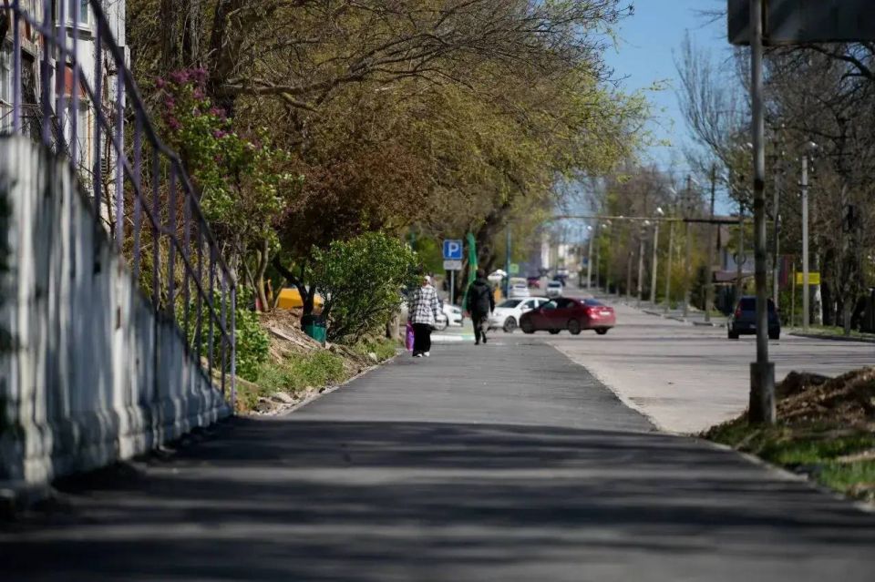 В Керчи продолжается ремонт тротуаров вдоль ул. Кирова. Работы выполняет ООО «СТГ-ЮГ» по заказу Службы автомобильных дорог Республики Крым В Керчи продолжается ремонт тротуаров вдоль ул. Кирова. Работы выполняет ООО «СТГ-ЮГ» по заказу Службы автомобильных дорог Республики Крым