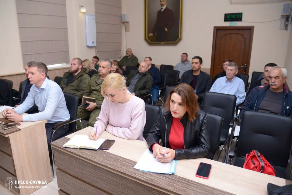В администрации города Евпатории прошло еженедельное совещание с руководителями ресурсоснабжающих, коммунальных предприятий и управляющих компаний В администрации города Евпатории прошло еженедельное совещание с руководителями ресурсоснабжающих, коммунальных предприятий и управляющих компаний