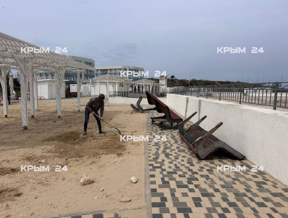 В Севастополе начали подготовку пляжей к купальному сезону В Севастополе начали подготовку пляжей к купальному сезону