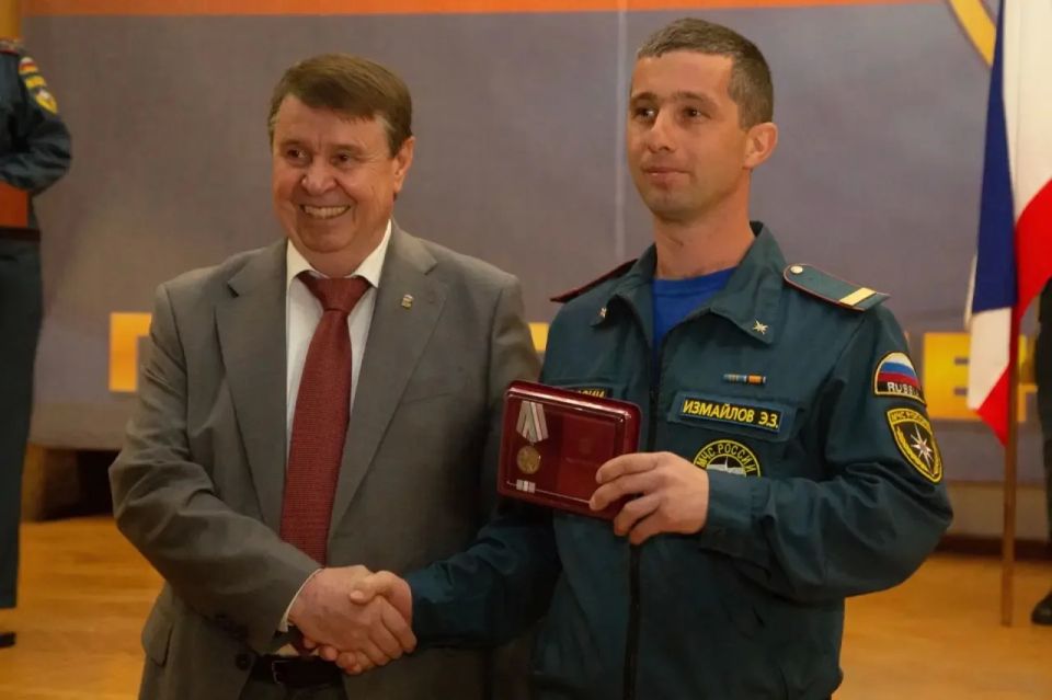 Сергей Цеков поздравил пожарных с профессиональным праздником Сергей Цеков поздравил пожарных с профессиональным праздником