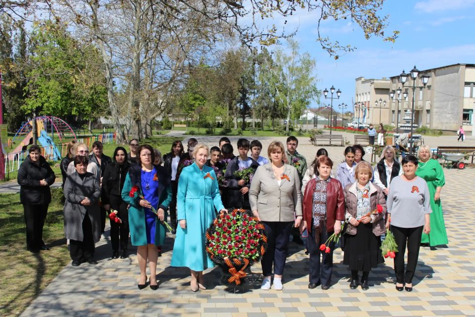 В Советском районе продолжаются патриотические акции «Память в граните» и «Эстафета Памяти», посвящённые 82-й годовщине освобождения района от немецко-фашистских захватчиков и 81-й годовщине Великой Победы В Советском районе продолжаются патриотические акции «Память в граните» и «Эстафета Памяти», посвящённые 82-й годовщине освобождения района от немецко-фашистских захватчиков и 81-й годовщине Великой Победы
