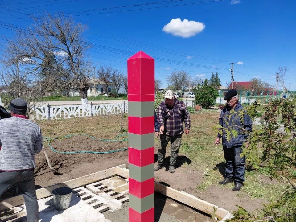 В селе Шахтино установили памятный пограничный столб В селе Шахтино установили памятный пограничный столб