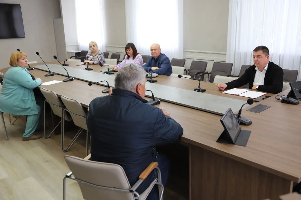 Первый заместитель главы администрации Энвер Аблаев с коллегами провёл приём граждан Первый заместитель главы администрации Энвер Аблаев с коллегами провёл приём граждан
