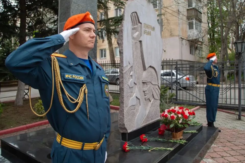 Сергей Цеков поздравил пожарных с профессиональным праздником Сергей Цеков поздравил пожарных с профессиональным праздником