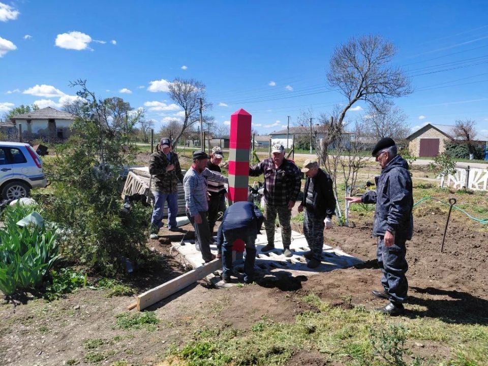 В селе Шахтино установили памятный пограничный столб В селе Шахтино установили памятный пограничный столб