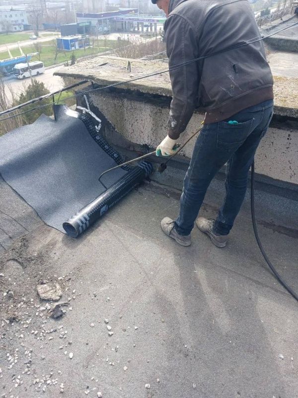 В Керчи продолжаются плановые и внеплановые ремонты в многоквартирных домах В Керчи продолжаются плановые и внеплановые ремонты в многоквартирных домах