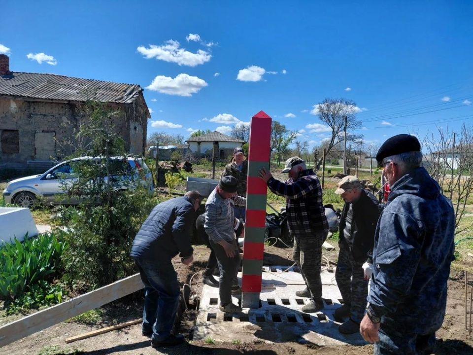 В селе Шахтино установили памятный пограничный столб В селе Шахтино установили памятный пограничный столб