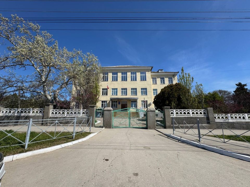 Продолжаются работы по повышению комфорта в учебных учреждениях города Продолжаются работы по повышению комфорта в учебных учреждениях города