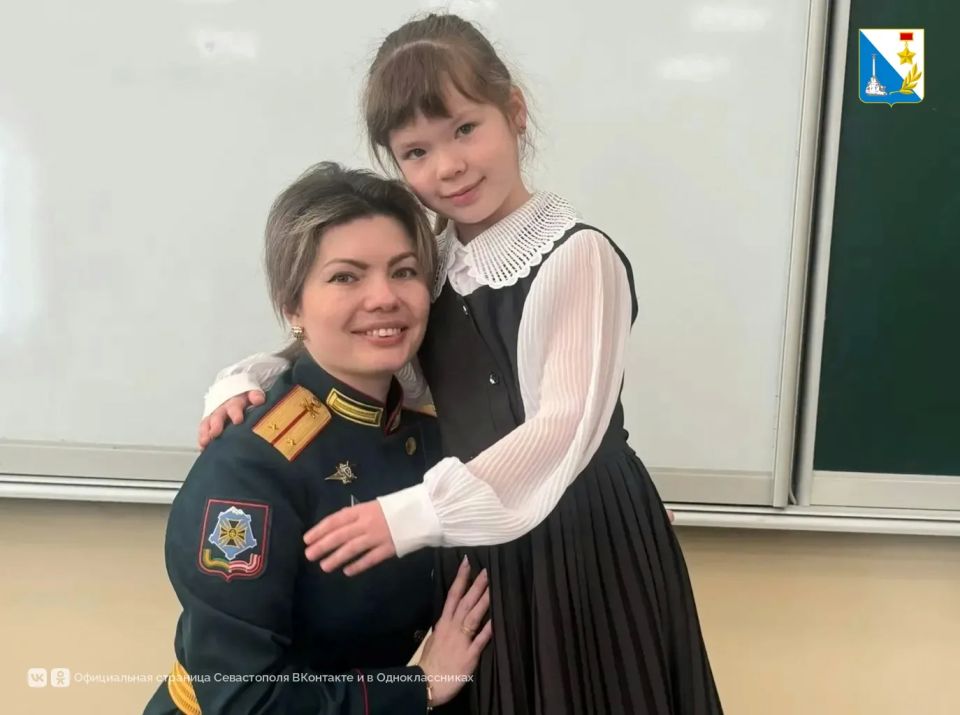 Участница программы «Севастополь — город героев» провела внеклассное занятие для первоклассников Участница программы «Севастополь — город героев» провела внеклассное занятие для первоклассников