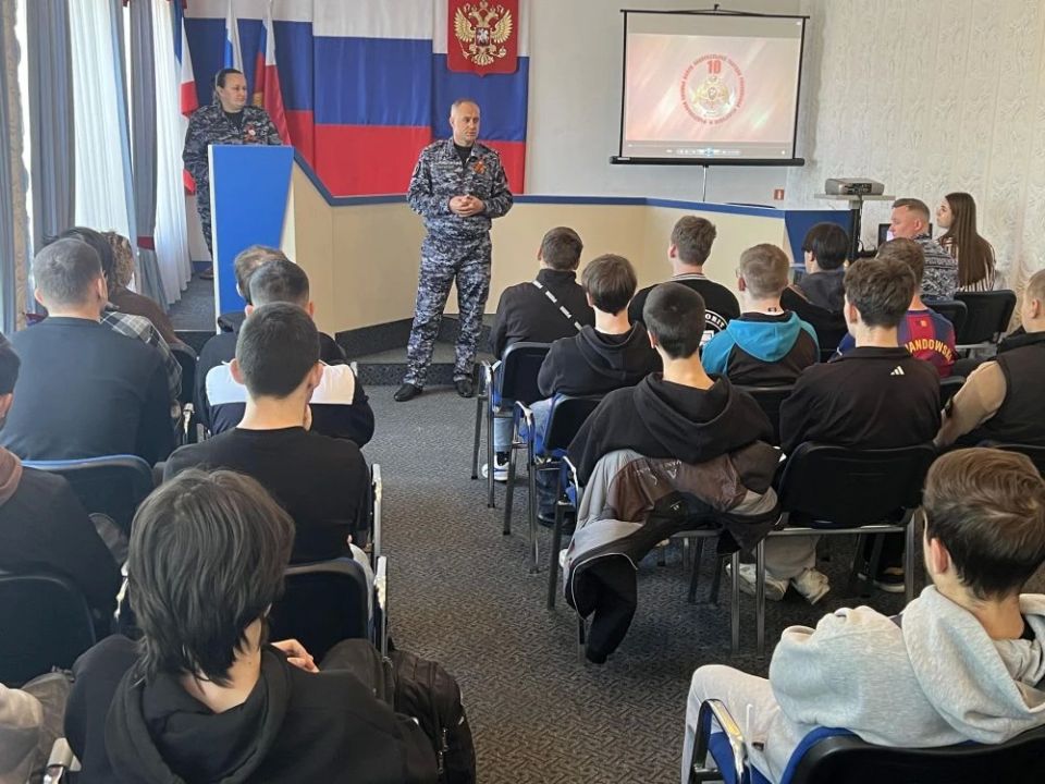 Сотрудники крымской вневедомственной охраны Росгвардии провели День открытых дверей для студентов колледжа в Симферополе Сотрудники крымской вневедомственной охраны Росгвардии провели День открытых дверей для студентов колледжа в Симферополе