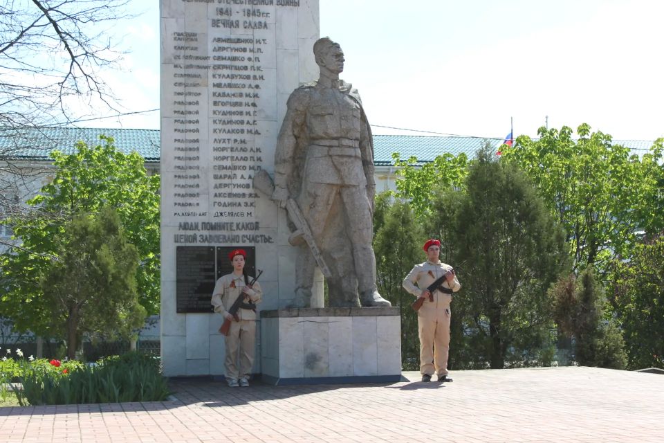 В Советском районе продолжаются патриотические акции «Память в граните» и «Эстафета Памяти», посвящённые 82-й годовщине освобождения района от немецко-фашистских захватчиков и 81-й годовщине Великой Победы
