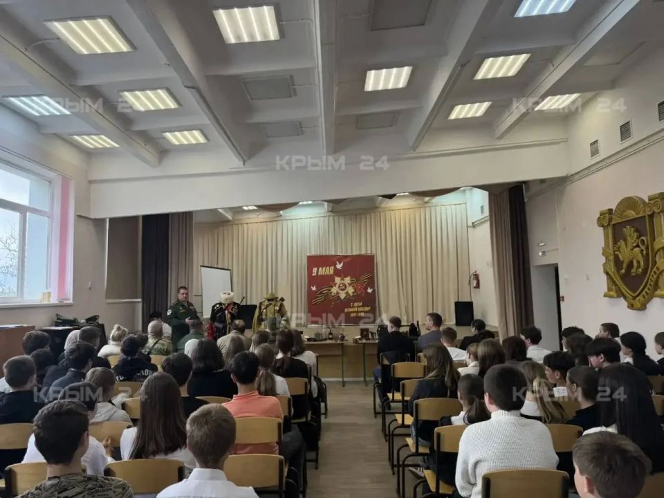 Школьному музею «Родина» в Симферопольском районе передали военные экспонаты Школьному музею «Родина» в Симферопольском районе передали военные экспонаты