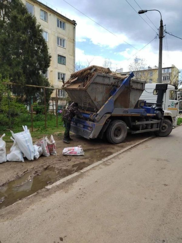 В Керчи продолжаются плановые и внеплановые ремонты в многоквартирных домах В Керчи продолжаются плановые и внеплановые ремонты в многоквартирных домах