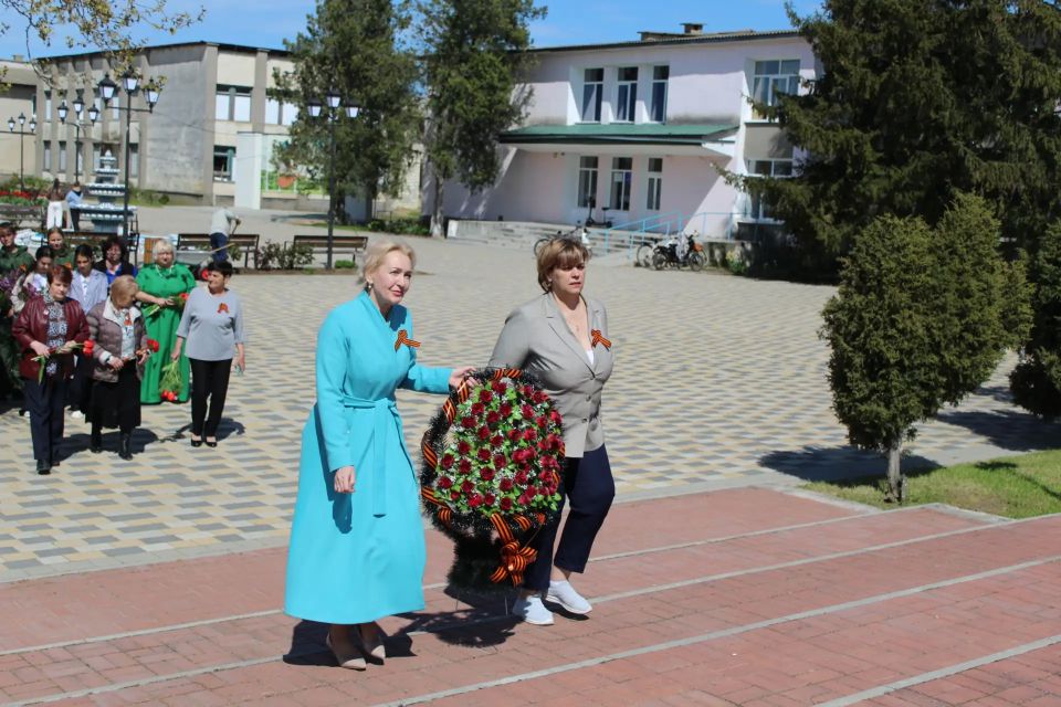 В Советском районе продолжаются патриотические акции «Память в граните» и «Эстафета Памяти», посвящённые 82-й годовщине освобождения района от немецко-фашистских захватчиков и 81-й годовщине Великой Победы В Советском районе продолжаются патриотические акции «Память в граните» и «Эстафета Памяти», посвящённые 82-й годовщине освобождения района от немецко-фашистских захватчиков и 81-й годовщине Великой Победы