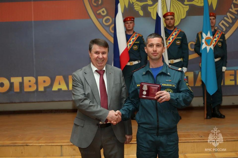 Торжественное собрание ко Дню пожарной oхраны Торжественное собрание ко Дню пожарной oхраны