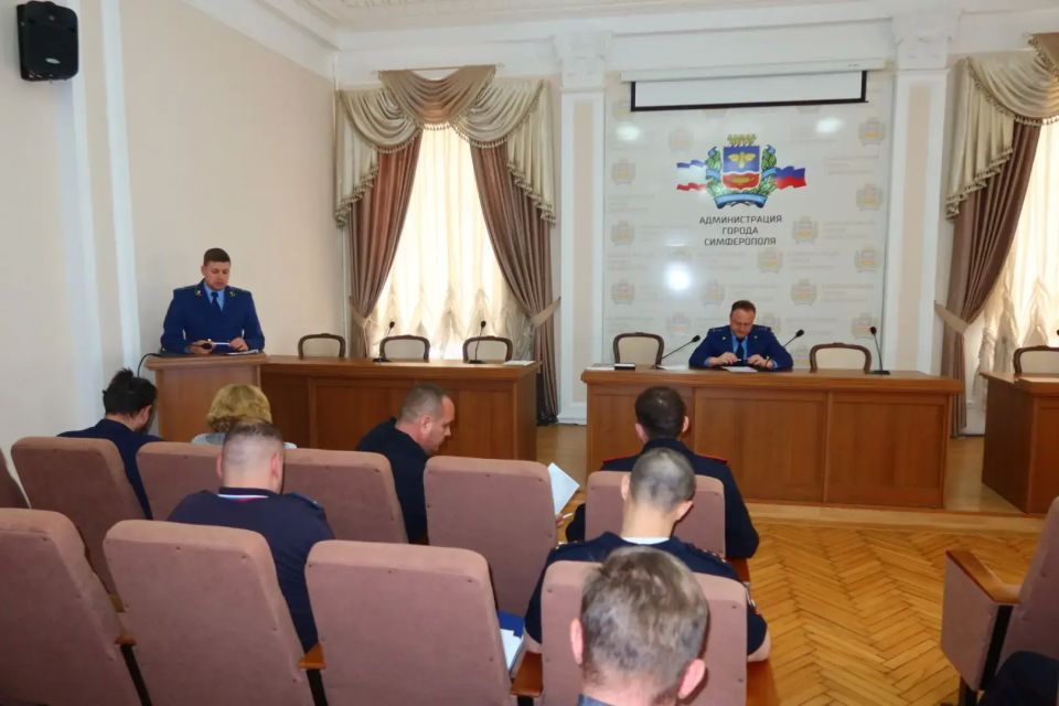 В Симферополе обсудили меры по повышению безопасности дорожного движения В Симферополе обсудили меры по повышению безопасности дорожного движения
