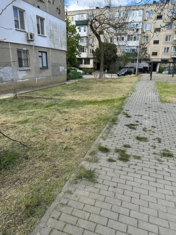 В Керчи продолжаются плановые и внеплановые ремонты в многоквартирных домах В Керчи продолжаются плановые и внеплановые ремонты в многоквартирных домах