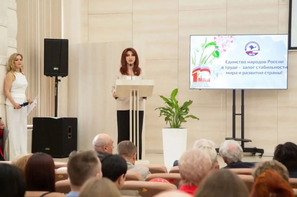 Наталья Звёнзек: Первомай — символ единства, силы и стойкости людей, которые своим трудом создают благосостояние нашей страны Наталья Звёнзек: Первомай — символ единства, силы и стойкости людей, которые своим трудом создают благосостояние нашей страны