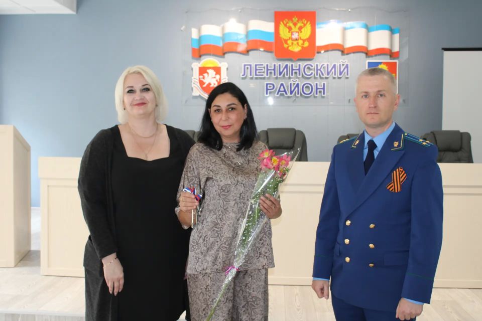 Снова звучат искренние поздравления и тёплые пожелания в адрес тех, кто сегодня стал обладателем собственного жилья Снова звучат искренние поздравления и тёплые пожелания в адрес тех, кто сегодня стал обладателем собственного жилья