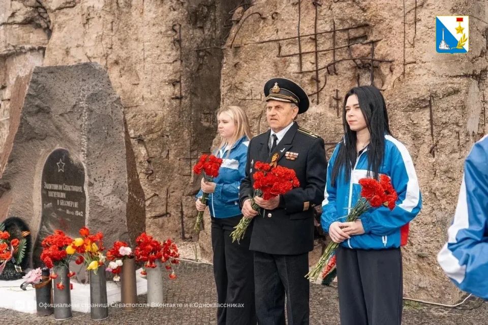 100 бойцов студотрядов дали старт патриотической акции «Десант Победы» на 35-й батарее