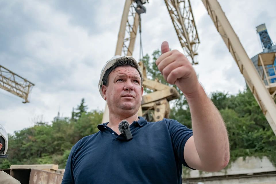 Михаил Развожаев: Дорогие севастопольцы, поздравляю вас с праздником Весны и Труда! Михаил Развожаев: Дорогие севастопольцы, поздравляю вас с праздником Весны и Труда!