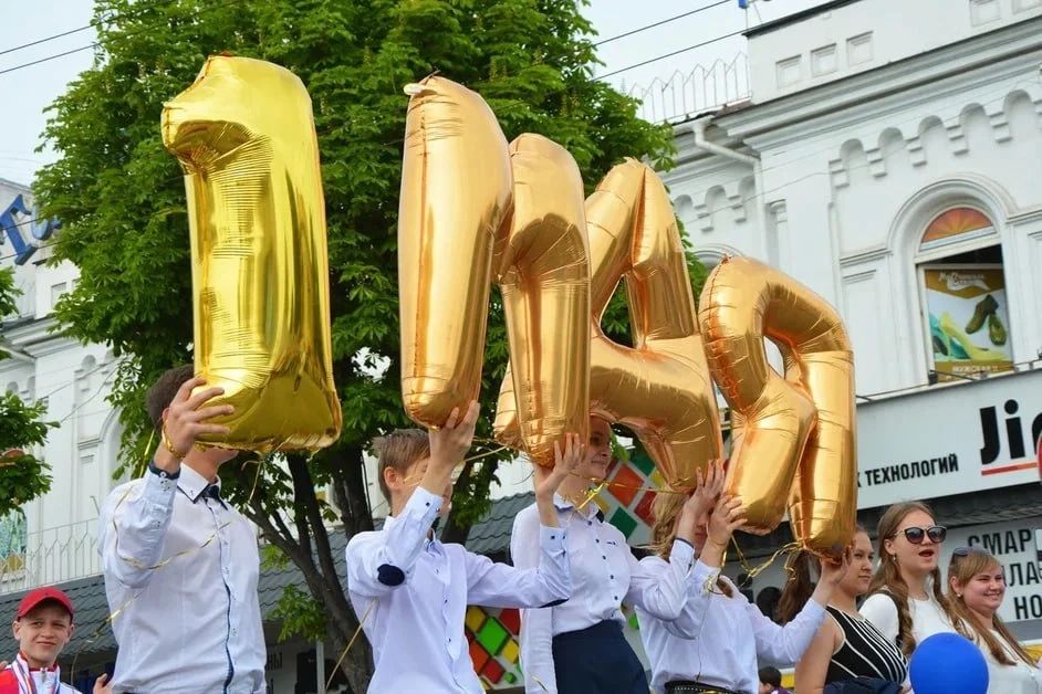 1 Мая – праздник труда, но трудимся мы в этот день, пожалуй, только над маринадом для шашлыков