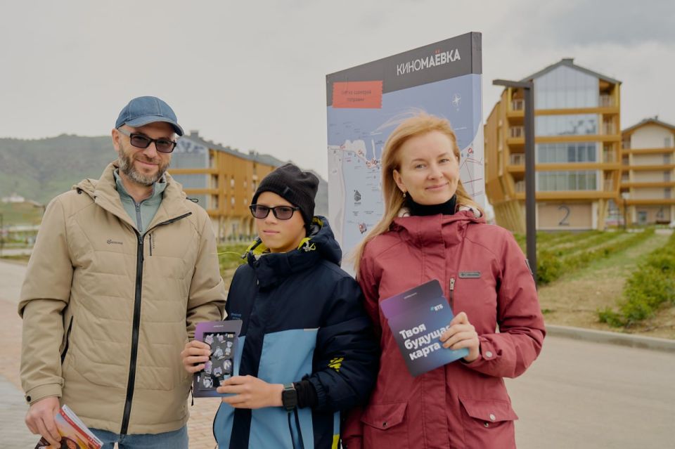 Сегодня на территории арт-кластера «Таврида» стартовал фестиваль «Киномаёвка» Сегодня на территории арт-кластера «Таврида» стартовал фестиваль «Киномаёвка»