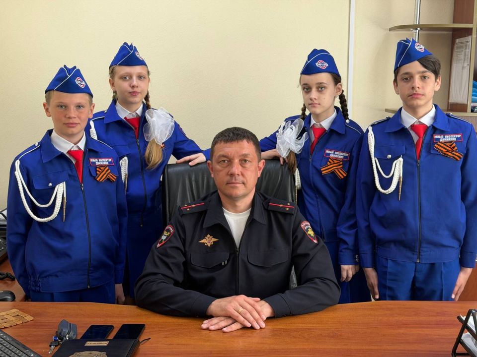 В Саках для юных инспекторов движения организовали необычный и запоминающийся день — день с начальником Госавтоинспекции В Саках для юных инспекторов движения организовали необычный и запоминающийся день — день с начальником Госавтоинспекции