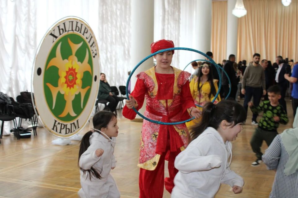 В Симферополе отметили крымскотатарский национальный праздник Хыдырлез В Симферополе отметили крымскотатарский национальный праздник Хыдырлез