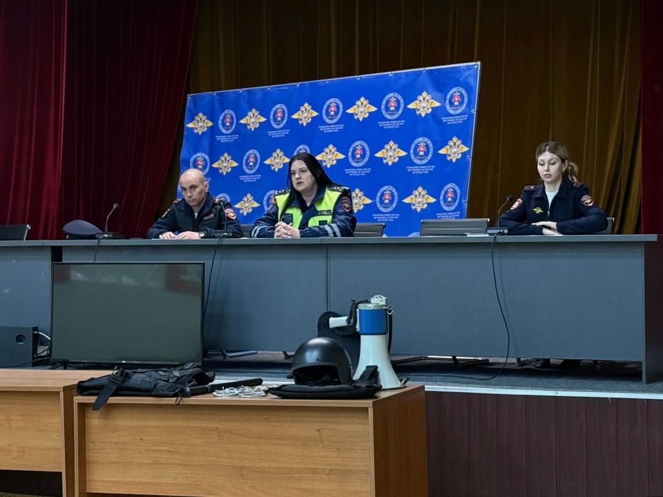 В Ялтинском городском управлении МВД прошёл день открытых дверей В Ялтинском городском управлении МВД прошёл день открытых дверей