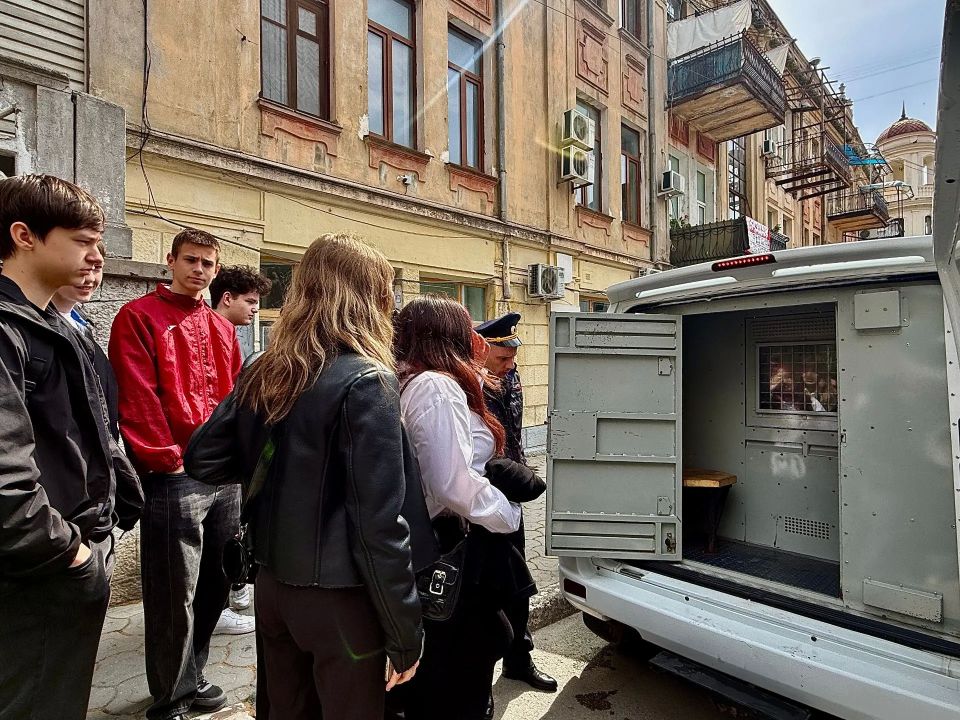 В Ялтинском городском управлении МВД прошёл день открытых дверей В Ялтинском городском управлении МВД прошёл день открытых дверей