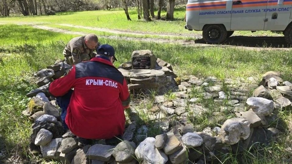 Спасатели "КРЫМ-СПАС" продолжают акцию по благоустройству памятных мест ВОВ в горно-лесной зоне Спасатели "КРЫМ-СПАС" продолжают акцию по благоустройству памятных мест ВОВ в горно-лесной зоне