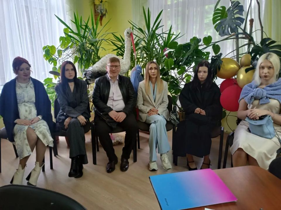 Отделы ЗАГС Крыма провели апрельские занятия Школы молодожёнов и Школы молодых родителей Отделы ЗАГС Крыма провели апрельские занятия Школы молодожёнов и Школы молодых родителей