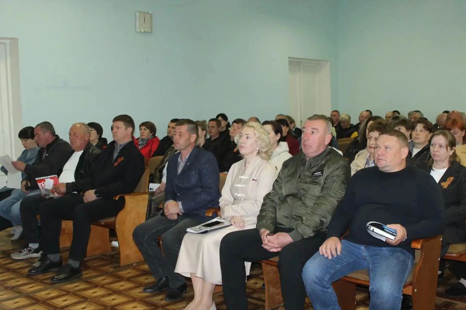 Сегодня председатель Советского районного совета Виктория Грицай совместно с главой администрации Советского района Александром Харламовым провели совещание с руководителями структурных подразделений администрации... Сегодня председатель Советского районного совета Виктория Грицай совместно с главой администрации Советского района Александром Харламовым провели совещание с руководителями структурных подразделений администрации...