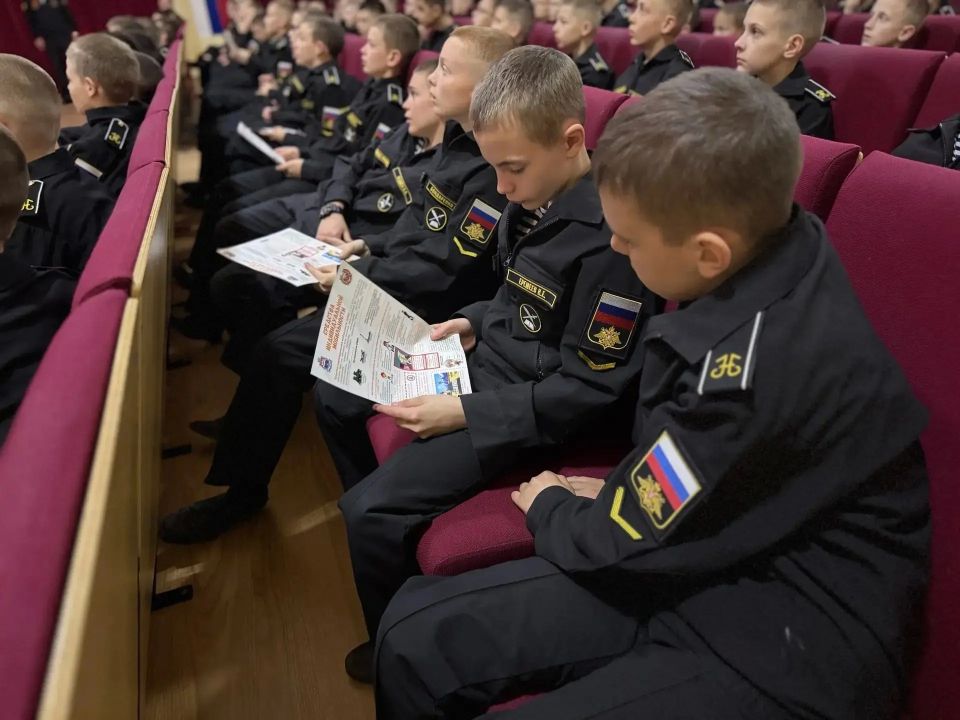 Госавтоинспекция Севастополя организовала урок дорожной безопасности для кадет военно-морского училища Госавтоинспекция Севастополя организовала урок дорожной безопасности для кадет военно-морского училища