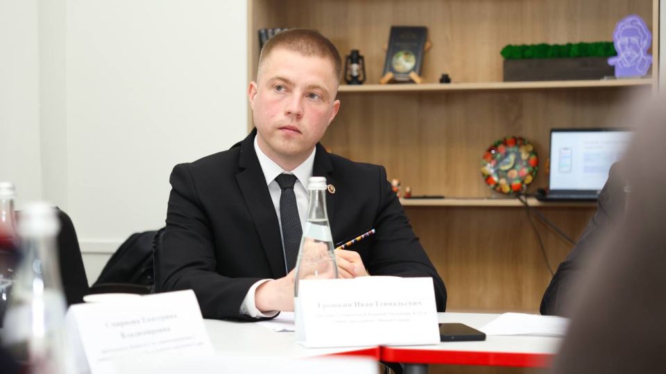 В Доме Молодежи Республики Крым состоялся «круглый стол» на тему эксплуатации мотоциклов и схожих по конструкции транспортных средств несовершеннолетними В Доме Молодежи Республики Крым состоялся «круглый стол» на тему эксплуатации мотоциклов и схожих по конструкции транспортных средств несовершеннолетними