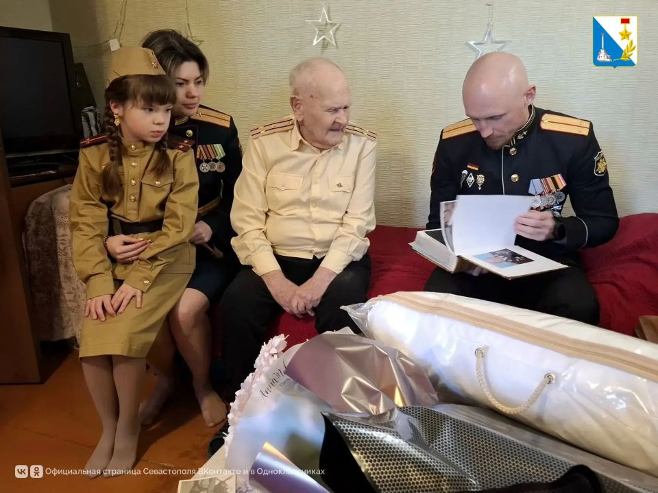 Участники программы «Севастополь — город героев» поздравили 99-летнего ветерана с Днём Победы Участники программы «Севастополь — город героев» поздравили 99-летнего ветерана с Днём Победы