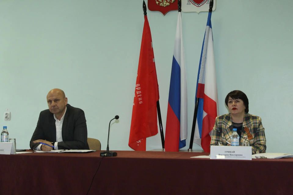 Сегодня глава администрации Советского района Александр Харламов провёл аппаратное совещание по социально значимым вопросам района с руководителями структурных подразделений администрации, организаций и служб Советского...