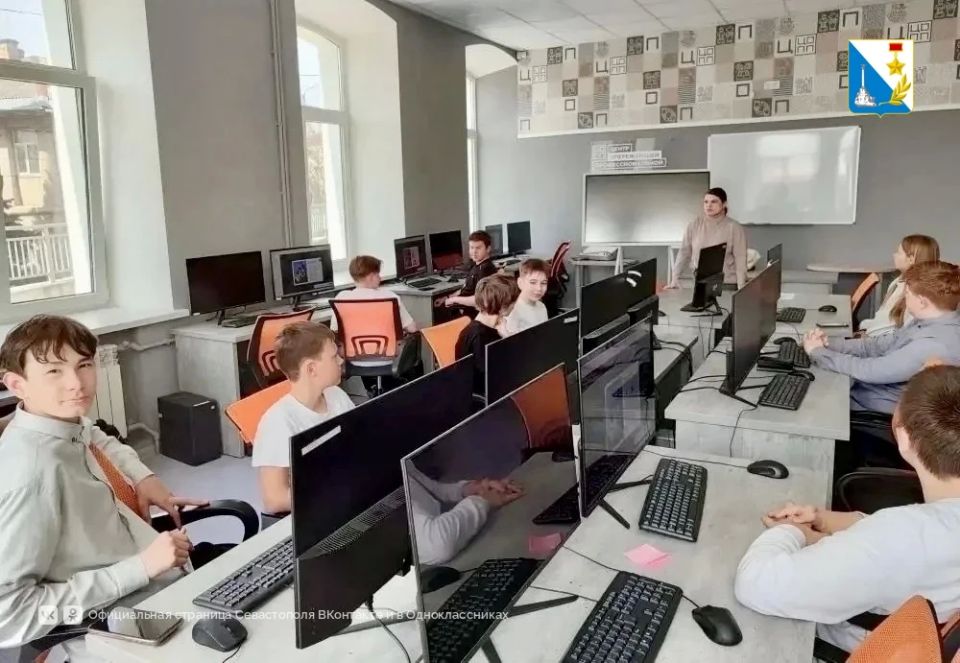 Школьники Севастополя примеряют профессии через VR-очки