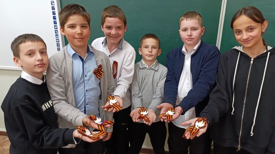СВОих не бросаем! Мы вместе! ZА наших! СВОих не бросаем! Мы вместе! ZА наших!