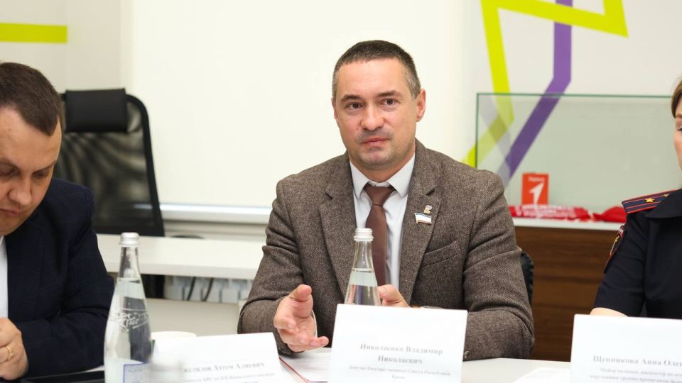 В Доме Молодежи Республики Крым состоялся «круглый стол» на тему эксплуатации мотоциклов и схожих по конструкции транспортных средств несовершеннолетними В Доме Молодежи Республики Крым состоялся «круглый стол» на тему эксплуатации мотоциклов и схожих по конструкции транспортных средств несовершеннолетними