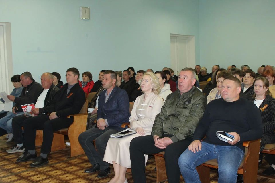 Сегодня глава администрации Советского района Александр Харламов провёл аппаратное совещание по социально значимым вопросам района с руководителями структурных подразделений администрации, организаций и служб Советского... Сегодня глава администрации Советского района Александр Харламов провёл аппаратное совещание по социально значимым вопросам района с руководителями структурных подразделений администрации, организаций и служб Советского...