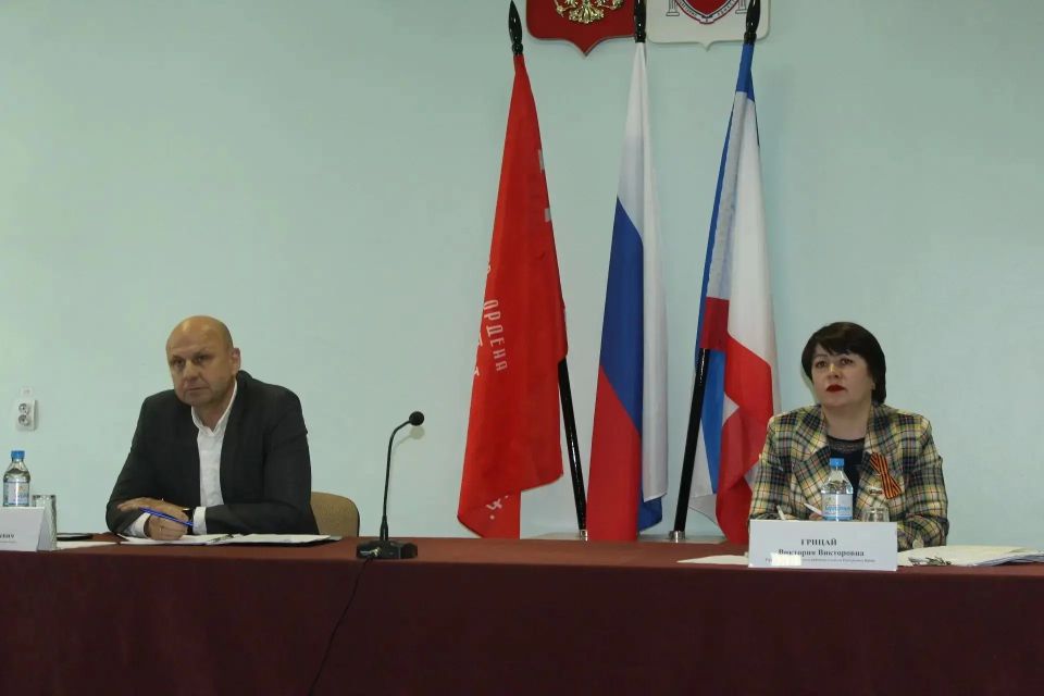Сегодня председатель Советского районного совета Виктория Грицай совместно с главой администрации Советского района Александром Харламовым провели совещание с руководителями структурных подразделений администрации...