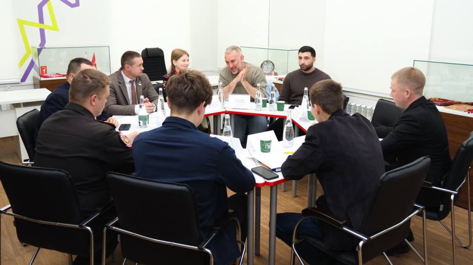 В Доме Молодежи Республики Крым состоялся «круглый стол» на тему эксплуатации мотоциклов и схожих по конструкции транспортных средств несовершеннолетними В Доме Молодежи Республики Крым состоялся «круглый стол» на тему эксплуатации мотоциклов и схожих по конструкции транспортных средств несовершеннолетними