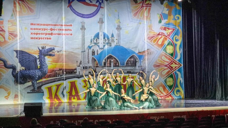 Ансамбль классического танца «Фуэте» Детской хореографической школы города Симферополя (руководитель Логутенкова Т.А.) принял участие в Международном фестивале-конкурсе хореографического искусства «Казань Великая», который... Ансамбль классического танца «Фуэте» Детской хореографической школы города Симферополя (руководитель Логутенкова Т.А.) принял участие в Международном фестивале-конкурсе хореографического искусства «Казань Великая», который...