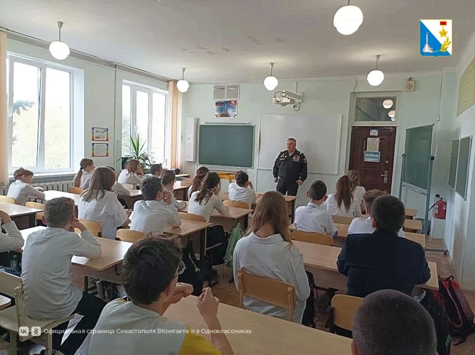 Участник программы «Севастополь — город героев» встретился с учениками школы № 31 Участник программы «Севастополь — город героев» встретился с учениками школы № 31