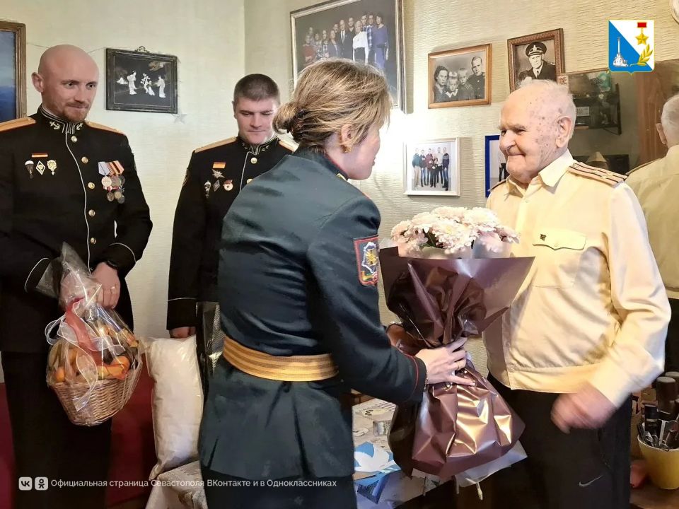 Участники программы «Севастополь — город героев» поздравили 99-летнего ветерана с Днём Победы Участники программы «Севастополь — город героев» поздравили 99-летнего ветерана с Днём Победы
