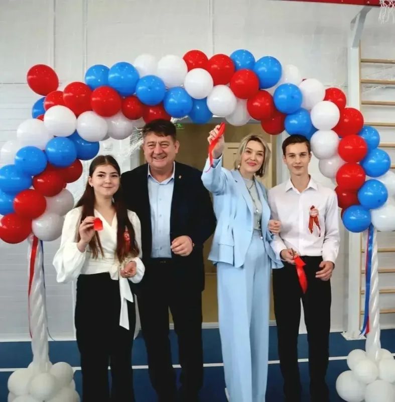 В МОУ «Майская школа с крымскотатарским языком обучения имени Номана Челебиджихана» состоялось открытие модульных пищеблока и спортивного зала В МОУ «Майская школа с крымскотатарским языком обучения имени Номана Челебиджихана» состоялось открытие модульных пищеблока и спортивного зала